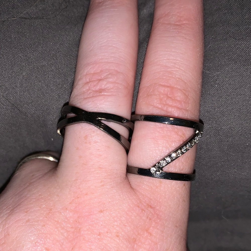 Black ring bundle